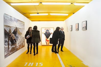 Una de las galerías participantes en su "plaza" de párking.