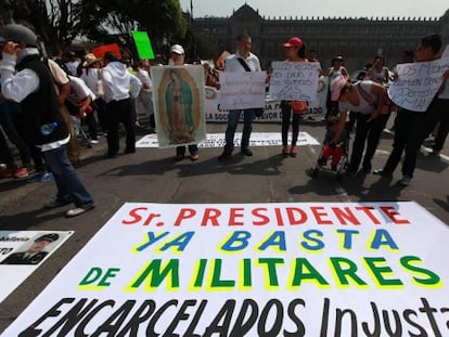 Marcha por los derechos de los militares implicados en la matanza de Tlatlaya.
