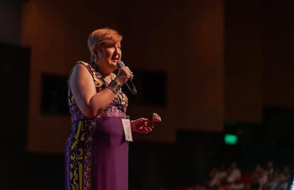 Diana Uribe durante la presentación del libro 'Mujeres a través de la historia', en el Hay Festival en Cartagena, el 30 de enero de 2025.