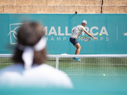 Nadal pelotea con Feliciano López, el pasado viernes en las instalaciones de Santa Ponça.