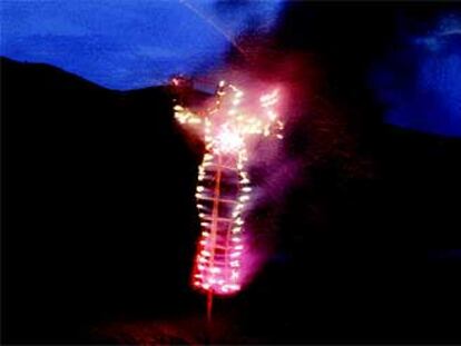 'Ánima, silueta de cohetes' (1976), imagen de una 'acción' de Ana Mendieta.