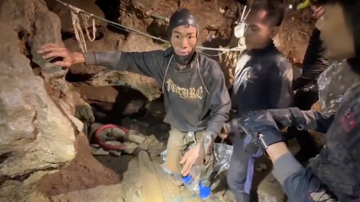 Así salieron con vida cinco de los siete mineros atrapados en una cueva inundada en Laos