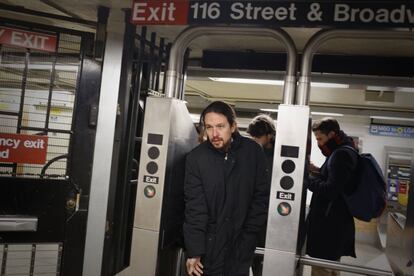 2015. Pablo Iglesias de Podemos a la salida de Columbia Business School tras reunirse con el economista Joseph Stiglitz . ¡