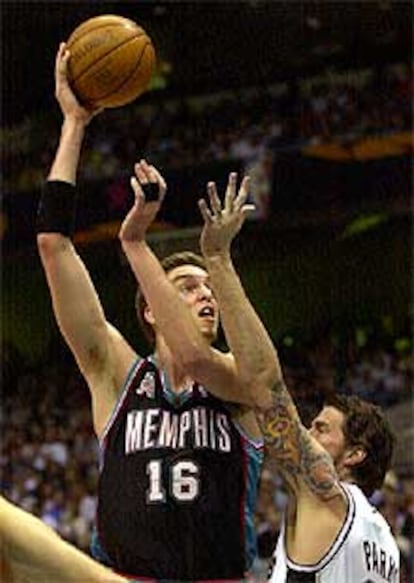 Pau Gasol en un momento del partido contra el San Antonio.