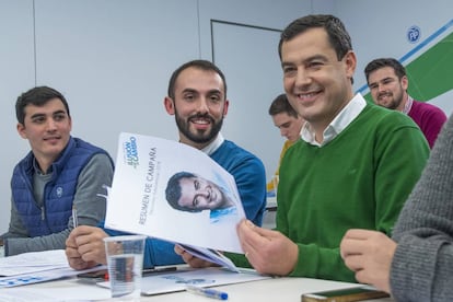 Juan Manuel Moreno durante una rueda de prensa en Sevilla.