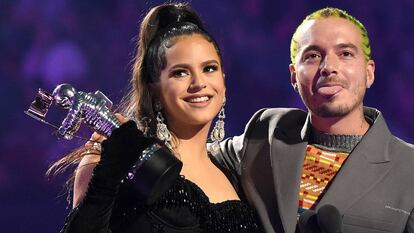 Rosalía y J Balvín, tras recibir su premio.