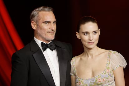 LOS ANGELES, CALIFORNIA - OCTOBER 19: (L-R) Joaquin Phoenix and Rooney Mara attend the Academy Museum of Motion Pictures 4th Annual Gala in Partnership with Rolex at Academy Museum of Motion Pictures on October 19, 2024 in Los Angeles, California. (Photo by Emma McIntyre/Getty Images for Academy Museum of Motion Pictures)