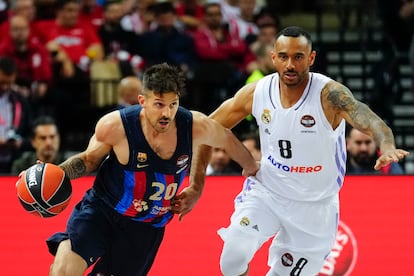 Nicolás Laprovittola y Adam Hanga durante el partido entre el Barcelona y el Real Madrid en las semifinales de la Euroliga.