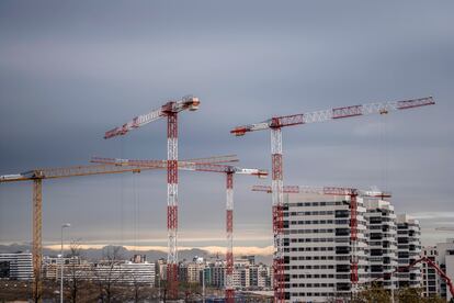 Construcción de viviendas en Valdebebas, Madrid.