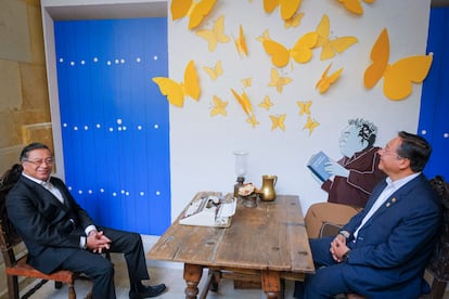 Gustavo Petro y Luis Arce durante un recorrido en Casa de Nariño antes del inicio de la Cumbre de Presidentes del Tratado de Cooperación Amazónica. 