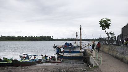 Além do problema da pesca, agentes de saúde de Piaçabuçu suspeitam que a alta concentração de sal na água do rio, que serve de abastecimento para 100% da população da cidade, está deixado os moradores doentes. Hipertensão e problemas de pele são as principais queixas.  