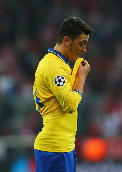 Özil durante el partido de vuelta de los octavos de final de la Champions entre el Bayern de Múnich y el Arsenal.