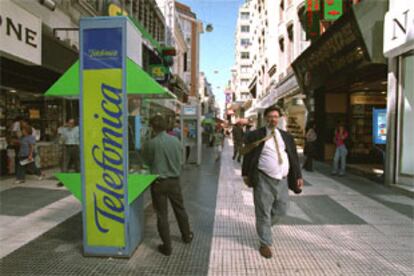 Cabina pública de Telefónica en una calle de Buenos Aires.