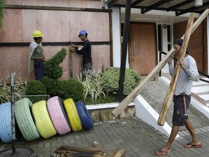 Filipinas se prepara para la llegada del tifón Mangkhut, en imágenes