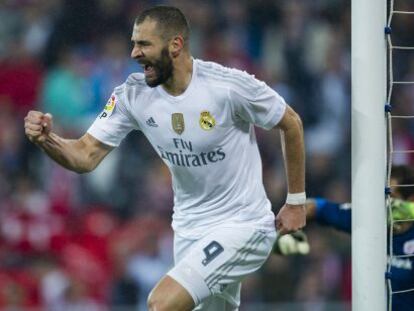 Benzema celebra su segundo gol al Athletic, en San Mam&eacute;s.