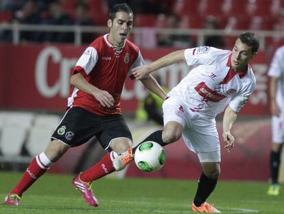 Cristóforo intenta controlar el balón.