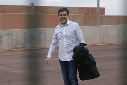 Jordi Sanchez sale de la cárcel de Lledoners con un permiso.