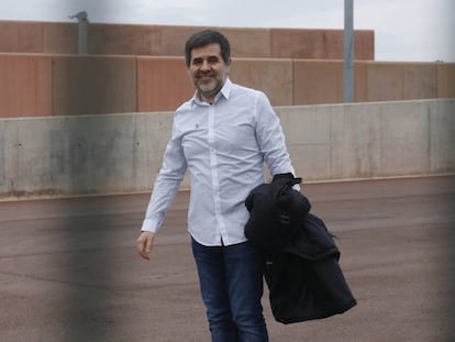 Jordi Sanchez sale de la cárcel de Lledoners con un permiso.