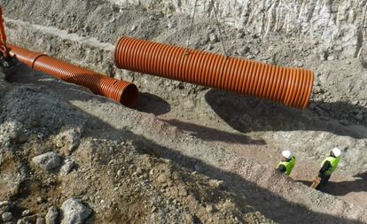 Instalación de tuberías de Adequa en la localidad madrileña de Rivas Vaciamadrid.