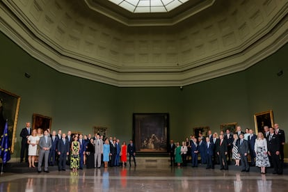 Foto de familia de los jefes de Estado y de Gobierno que participan en la cumbre de la OTAN, antes de la cena ofrecida por el presidente del Gobierno, Pedro Sánchez, el miércoles en el Museo del Prado, en Madrid. Los mandatarios cenaron en el claustro del museo, ubicado en la última planta de la ampliación de la pinacoteca diseñada por el arquitecto español Rafael Moneo, un espacio diáfano delimitado por un claustro del siglo XVII. 