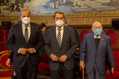 De izquierda a derecha, los expresidentes Quim Torra, Artur Mas y  Jordi Pujol tras participar en una de las mesas de las jornadas Escucha Europa.