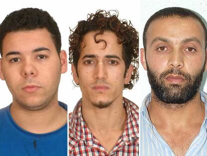 De izquierda a derecha, Mohamed Laksir, Mohamed Akazim y Moulay Lahoucine Miftah, detenidos ayer en Barcelona.
