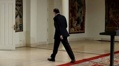 El presidente del Gobierno Mariano Rajoy tras su declaración institucional este viernes en La Moncloa.