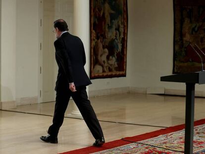 El presidente del Gobierno Mariano Rajoy tras su declaración institucional este viernes en La Moncloa.