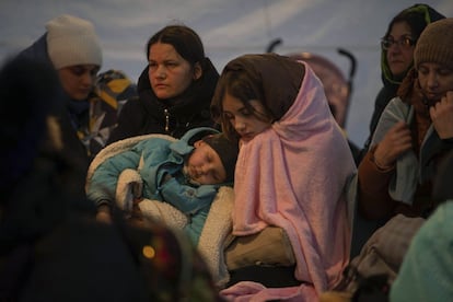 Refugiados en el centro temporal de refugiados en Korczowa (Polonia). El presidente de Ucrania, Volodímir Zelenski, ha afirmado este domingo que el Ejército de Rusia "se prepara para bombardear Odesa" y ha advertido de que "sería un crimen de guerra" y "un crimen histórico".