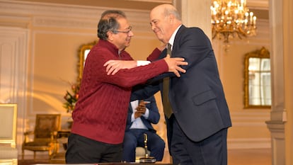 Gustavo Petro y Daniel García, en su toma de posesión, el 3 de julio de 2024.