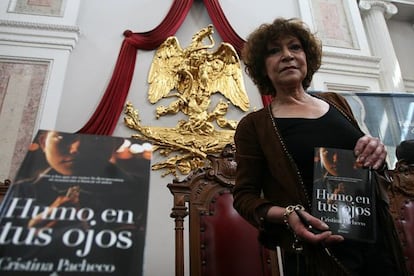 Cristina Pacheco, durante la presentación de su libro 'Humo en tus Ojos', en 2010.