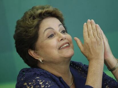 Dilma Rousseff dá entrevista em Brasília.
