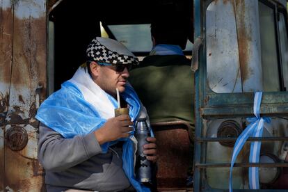 Granjero tomando mate en Buenos Aires, Argentina