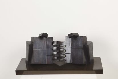 'Encuentros'. Bronce. 22 x 44 x 16 cm.