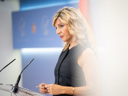 La vicepresidenta segunda y ministra de Trabajo y Economía Social en funciones, y líder de Sumar, Yolanda Díaz, durante una rueda de prensa en el Congreso.