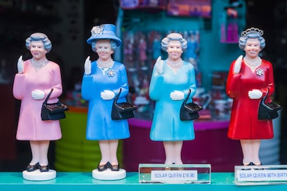 Souvenirs de la reina Isabel en Londres.