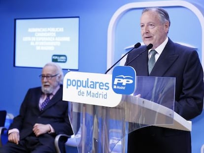 Luis Eduardo Cort&eacute;s (sentado) y Jos&eacute; Mar&iacute;a &Aacute;lvarez del Manzano, durante el examen de ayer.