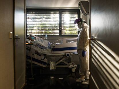 A coronavirus patient at La Paz hospital’s emergency ward in Madrid.