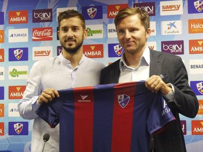 Vadillo, en su presentaci&oacute;n como jugador del Huesca. 