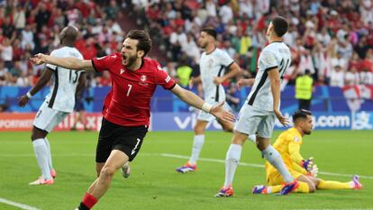 Kvaratskhelia, la gran estrella de Georgia, celebra su gol este miércoles ante Portugal en Gelsenkirchen.