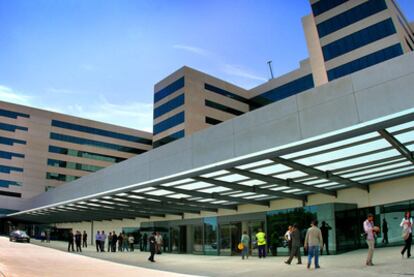 Una vista, captada en la mañana de ayer, del nuevo complejo del hospital general universitario La Fe de Valencia, cuyas obras están prácticamente acabadas.