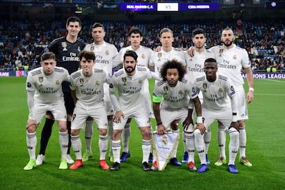 De izquierda a derecha, Thibaut Courtois, Javier Sanchez, Jesus Vallejo, Marcos Llorente, Marco Asensio, Karim Benzema, Federico Valverde, Alvaro Odriozola, Isco, Marcelo y Vinicius Junior, en el 11 incial del Real Madrid. 