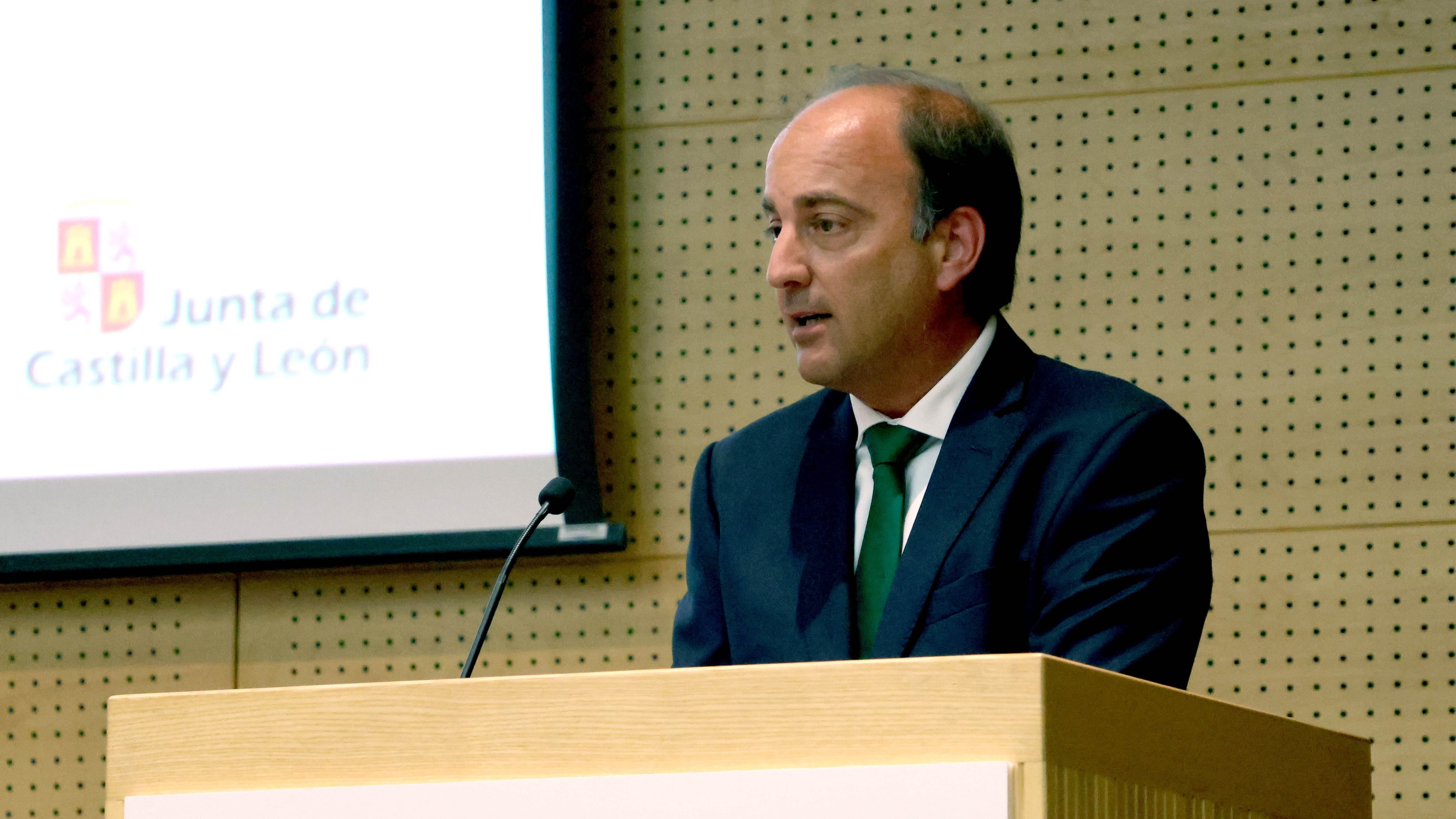 El nuevo consejero de Agricultura en Castilla y León alega que la adaptación para acceder al máster que no podía cursar fue legal
