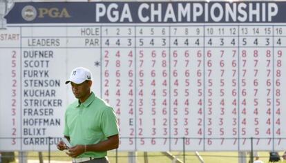 Tiger Woods, junto a la tabla de clasificación
