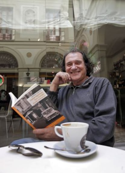 Alfons Cervera, en la cafetería de La Nau en Valencia.