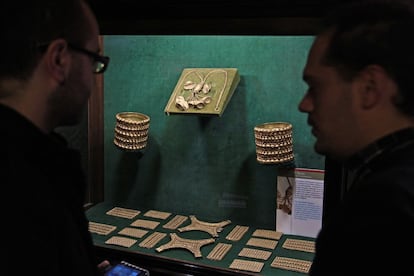 Copia del Tesoro del Carambolo, una de los grandes tesoros de la cultura tartésica, cuyo original se guarda en la caja fuerte de un banco por cuestiones de seguridad.