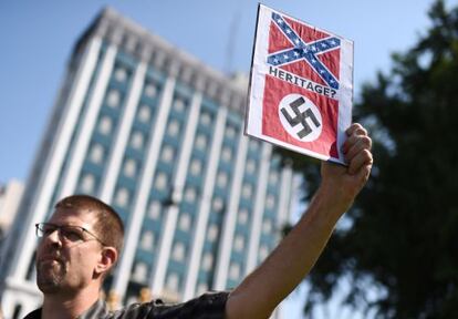 Protesta per demanar la retirada de la bandera confederada a Colúmbia.