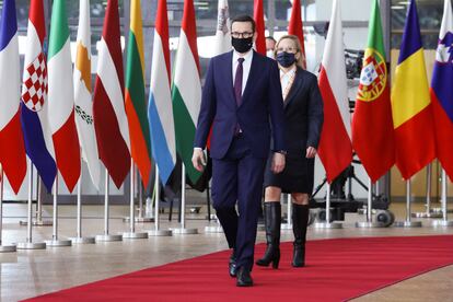 El primer ministro polaco, Mateusz Morawiecki, llegando a la sede del Consejo Europeo en Bruselas.