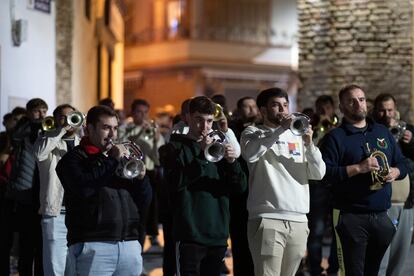 Ensayo de la banda de Cornetas y Tambores Santísimo Cristo de los Remedios de Castilleja de la Cuesta (Sevilla).