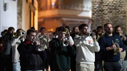 Ensayo de la banda de Cornetas y Tambores Santísimo Cristo de los Remedios de Castilleja de la Cuesta (Sevilla).